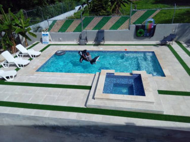 (POOL,GYM,HOT TUB,SMOKING AREA) USD $75UP/NIGHT