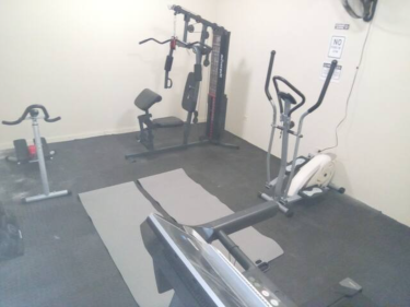 (POOL,GYM,HOT TUB,SMOKING AREA) USD $75UP/NIGHT