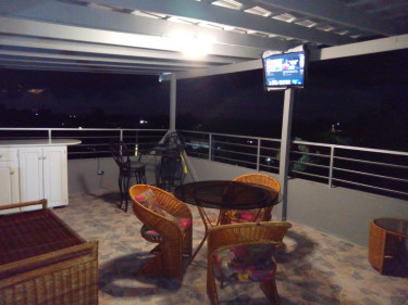 (POOL,GYM,HOT TUB,SMOKING AREA) USD $75UP/NIGHT
