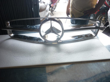 Mercedes Benz 190SL Grill And Circle Star