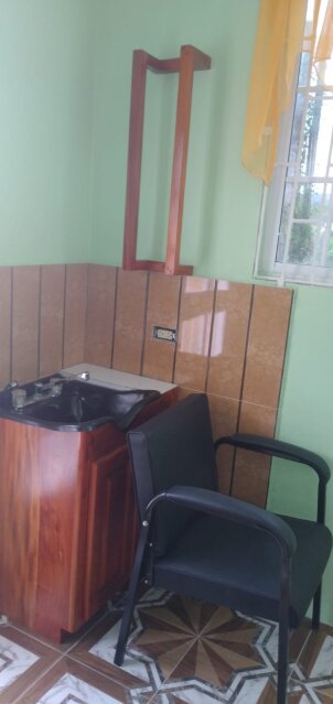 Barber & Beauty Station