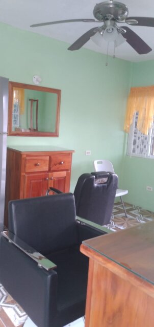 Barber & Beauty Station