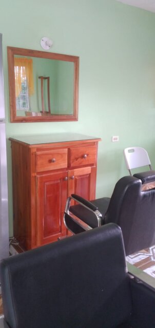 Barber & Beauty Station