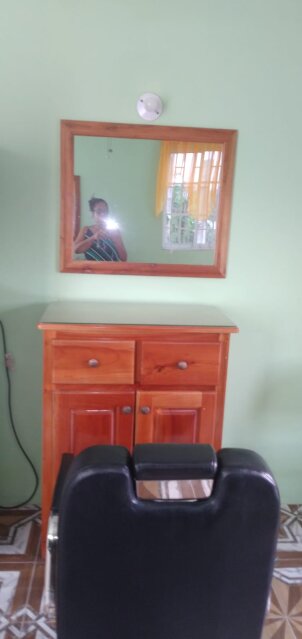Barber & Beauty Station