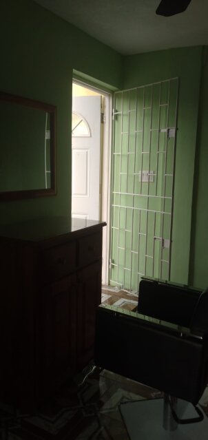 Barber & Beauty Station