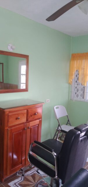 Barber & Beauty Station