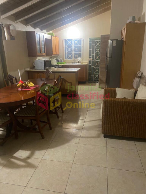 Spacious 2 Bedrooms Apartment In Gated Community