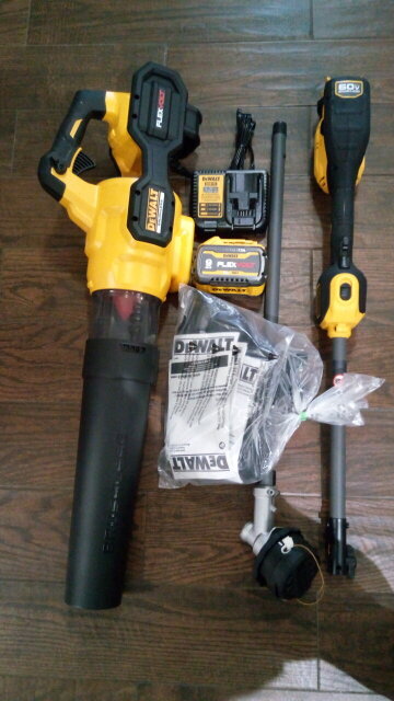 DeWalt 60 Volt Weed Wacker And Blower Set