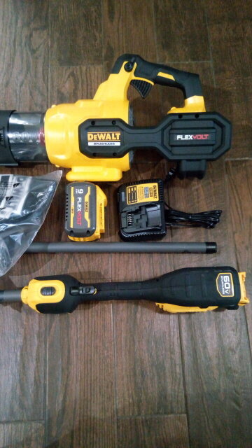 DeWalt 60 Volt Weed Wacker And Blower Set