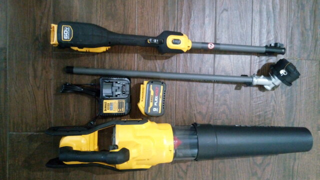 DeWalt 60 Volt Weed Wacker And Blower Set