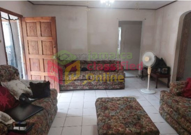 8 Bedrooms 4 Baths Latium 1 Acre With 3 Houses