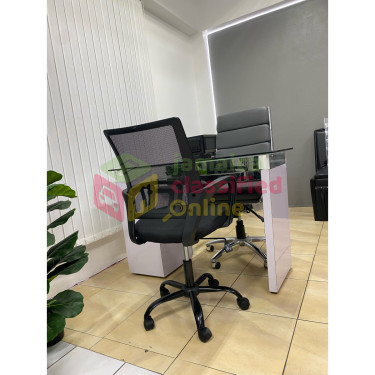NAIL TABLE NAD POLISHG RACK ONLY FOR SALE