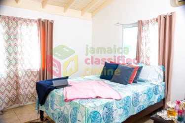  2 Bedroom 2 Bath New T/house