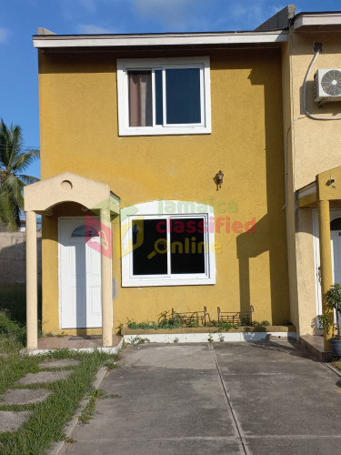  2 Bedroom 2 Bath New T/house