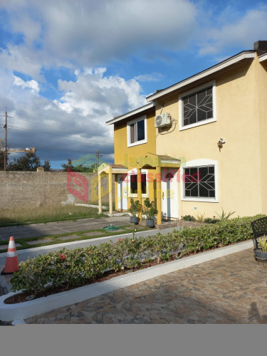  2 Bedroom 2 Bath New T/house
