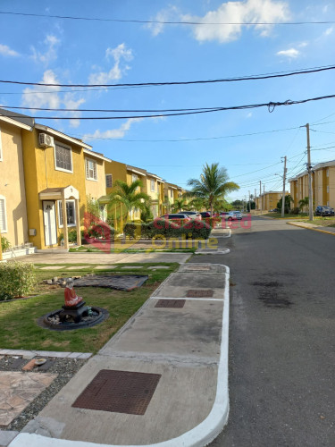  2 Bedroom 2 Bath New T/house