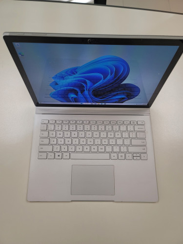 Microsoft Surface Book 2 I7 16GB 512GB *minorfault