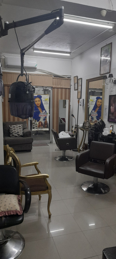 NAIL STATION FOR RENT INCLUDING UTILITIES 