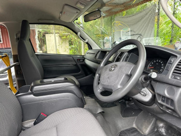 2017 Toyota Hiace 