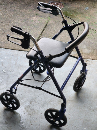 Walker -Rolling Walker,Foldable,w/pad-Seat,Brakes!