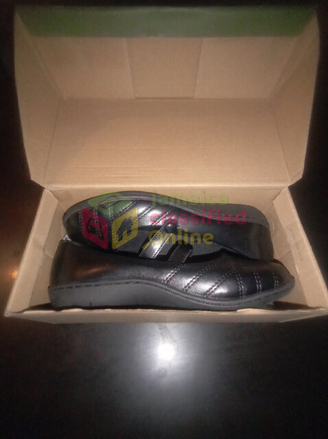 New Sammy's Girls School Shoes Size 4