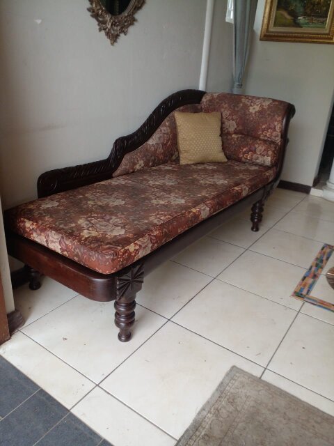 Antique Mahogany Chaise Lounge