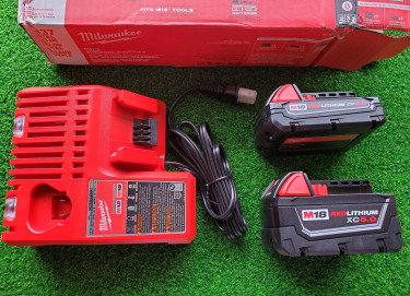 MILWAUKEE REDLITHIUM XC5.0AH + 2.0AH BATTERY KIT