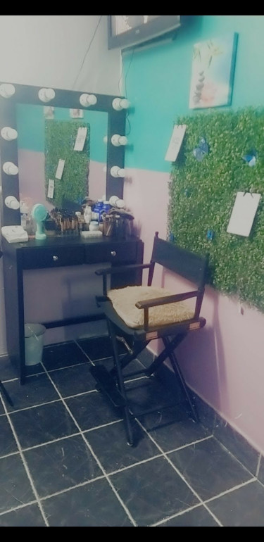 Eyebrows Room