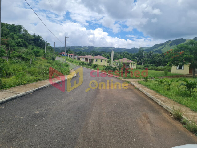 2 Bedroom House For Rent-Ewarton St. Catherine