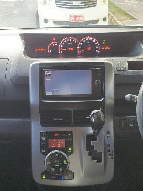 2013 Toyota Voxy ZS