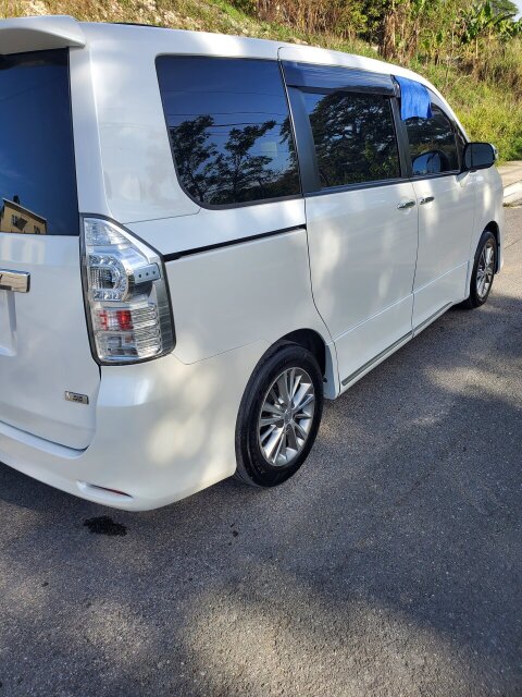 2013 Toyota Voxy ZS