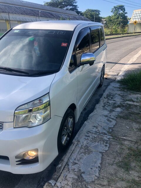 2013 Toyota Voxy ZS