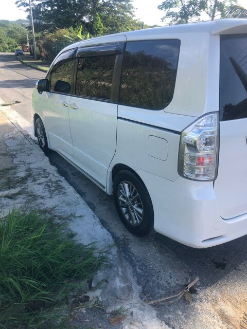 2013 Toyota Voxy ZS