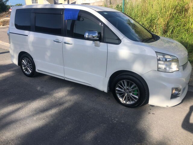 2013 Toyota Voxy ZS