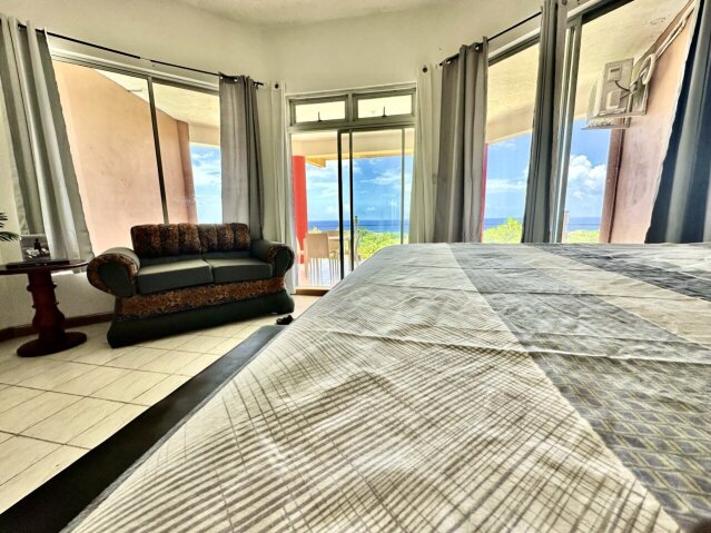 Ocean View King Bed Master Suite