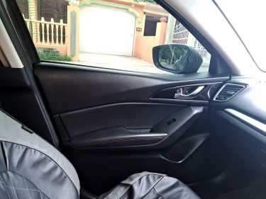 2014 Mazda3 Sedan 