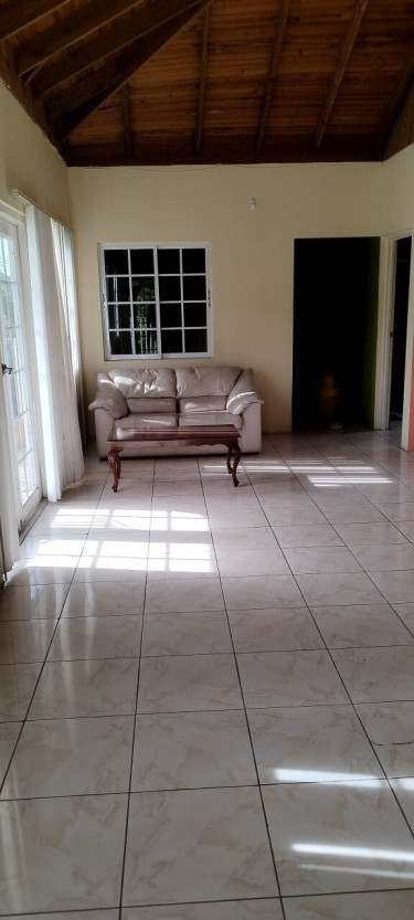 Spacious 1 Bedroom Unit