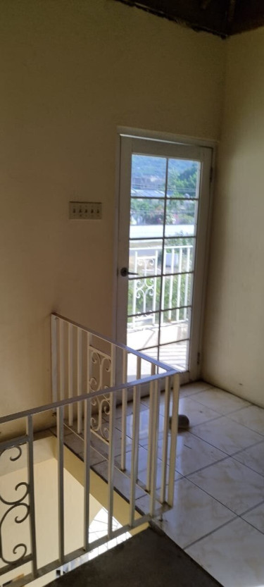 Spacious 1 Bedroom Unit