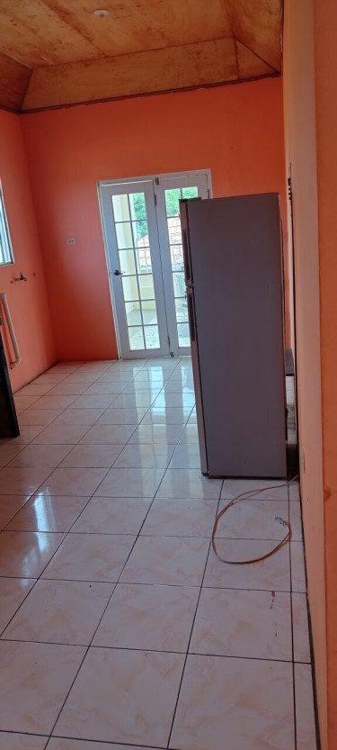 Spacious 1 Bedroom Unit