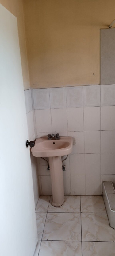 Spacious 1 Bedroom Unit