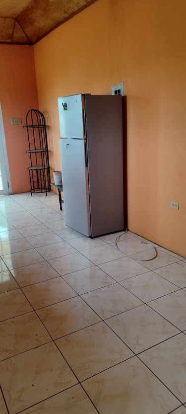 Spacious 1 Bedroom Unit
