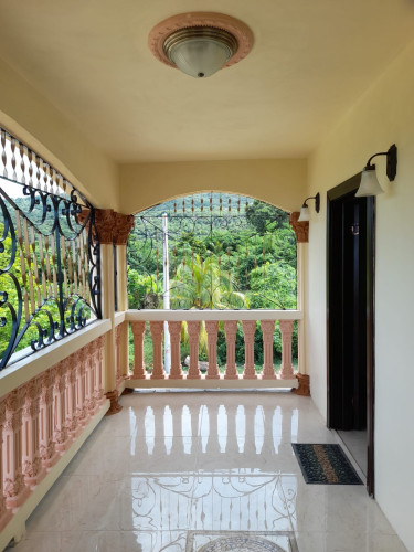 BEAUTIFUL 2 BEDROOM SUITES IN GATED COMMUNITY 