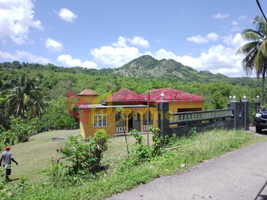 5 Bedroom 3 BATH 10 ACRES WITH RIVER $50MILLION