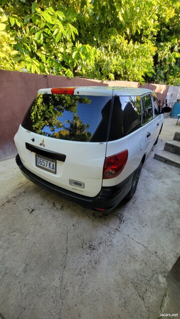 Mitsubishi Ad Wagon 2010