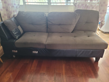Single Beautiful Leather Quoted Sofa For Sale