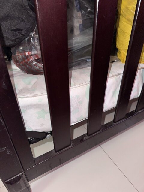 Convertible Baby Crib With Waterproof Mattress