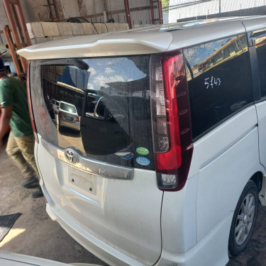 2014 Toyota Noah