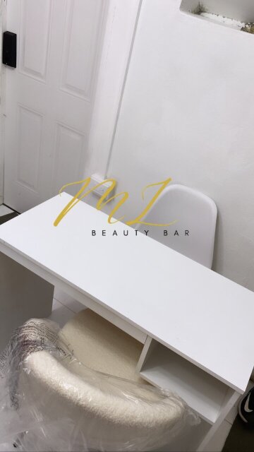 6000 Per Week Booth For Rent In Salon
