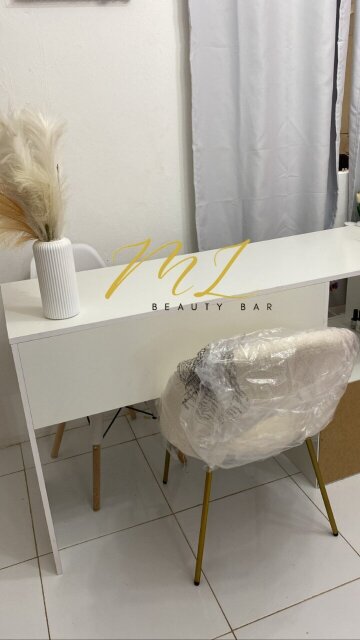6000 Per Week Booth For Rent In Salon