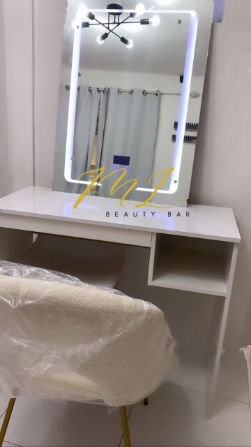 6000 Per Week Booth For Rent In Salon
